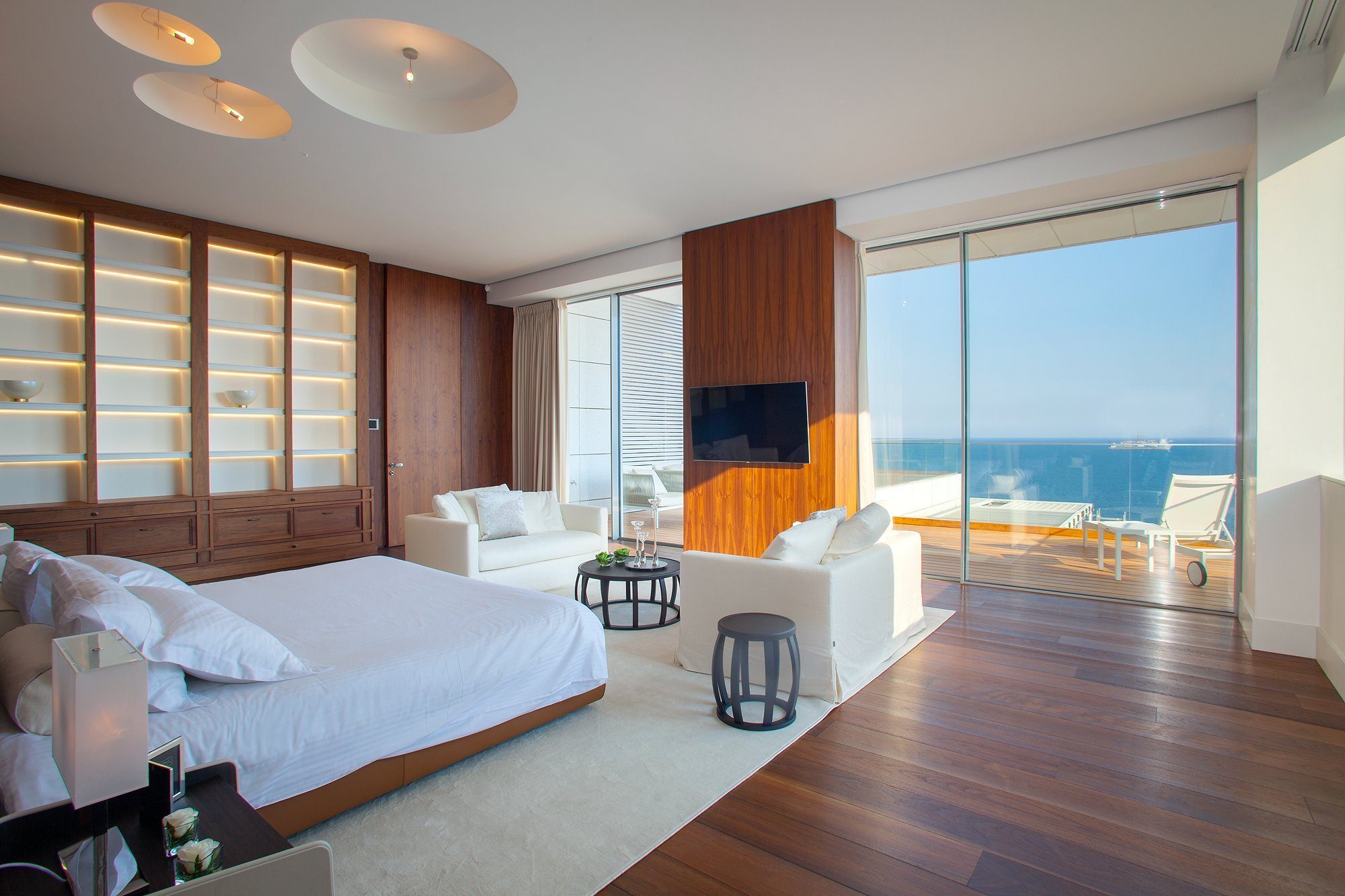 4 BR Luxury Sea View Duplex Penthouse in Neapolis, Limassol photo 10
