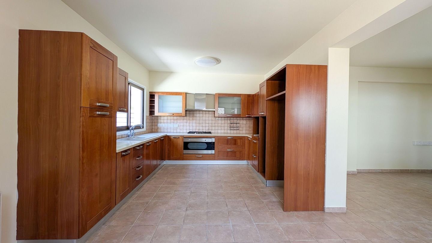 Four-Bedroom two-storey house in Strovolos, Nicosia photo 10