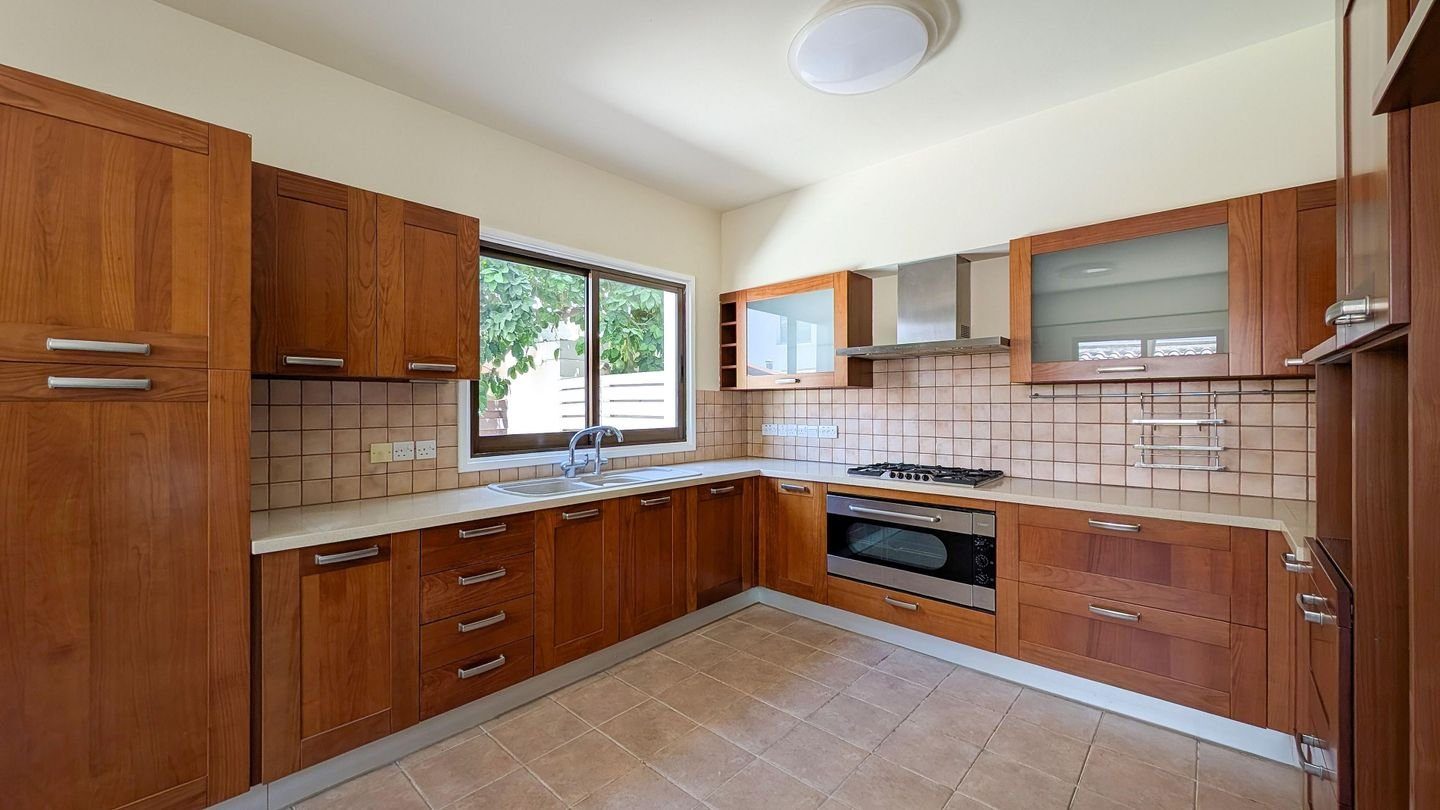 Four-Bedroom two-storey house in Strovolos, Nicosia photo 9