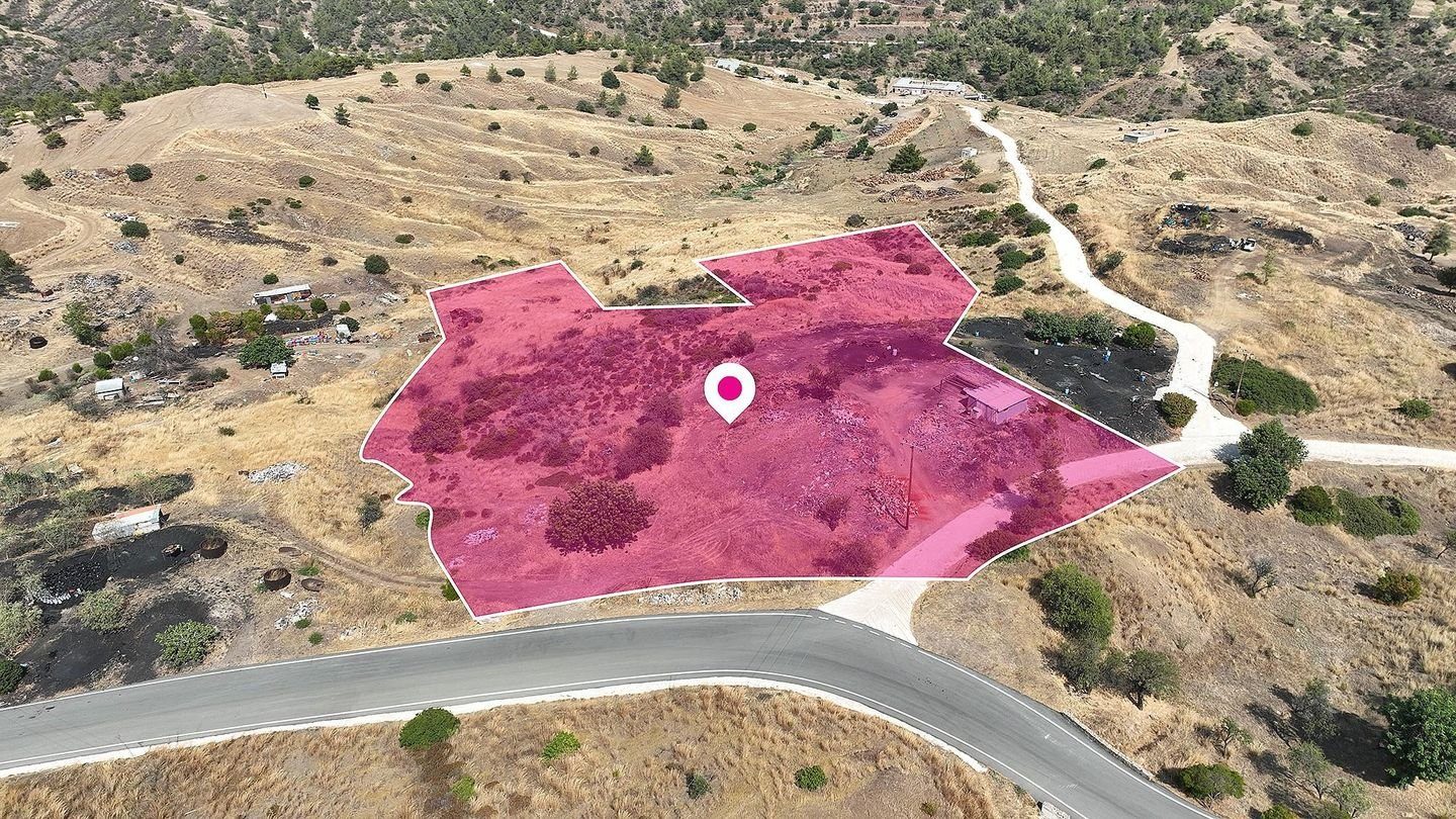 Field in Pano Pyrgos, Nicosia photo 2