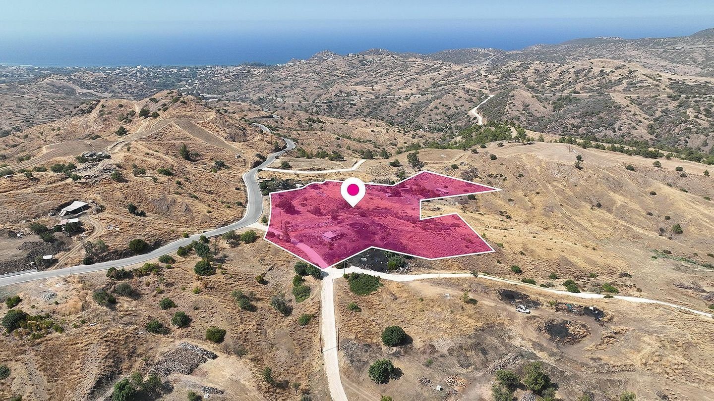 Field in Pano Pyrgos, Nicosia photo 1