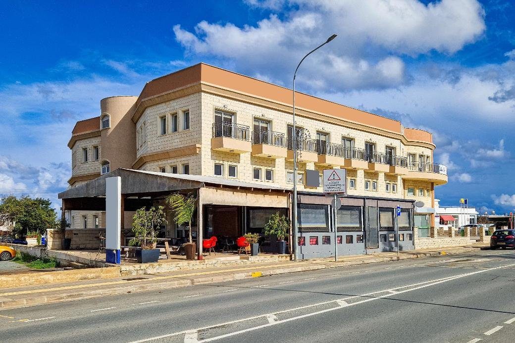 Shared mixed-use building in Deryneia, Famagusta photo 2