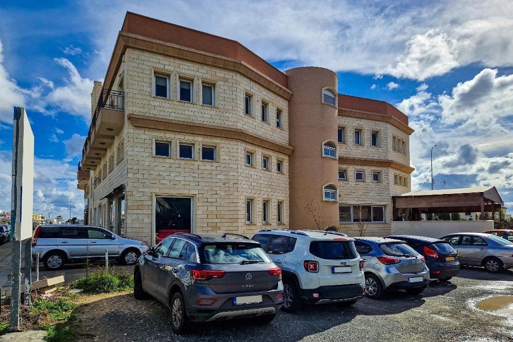 Shared mixed-use building in Deryneia, Famagusta photo 4