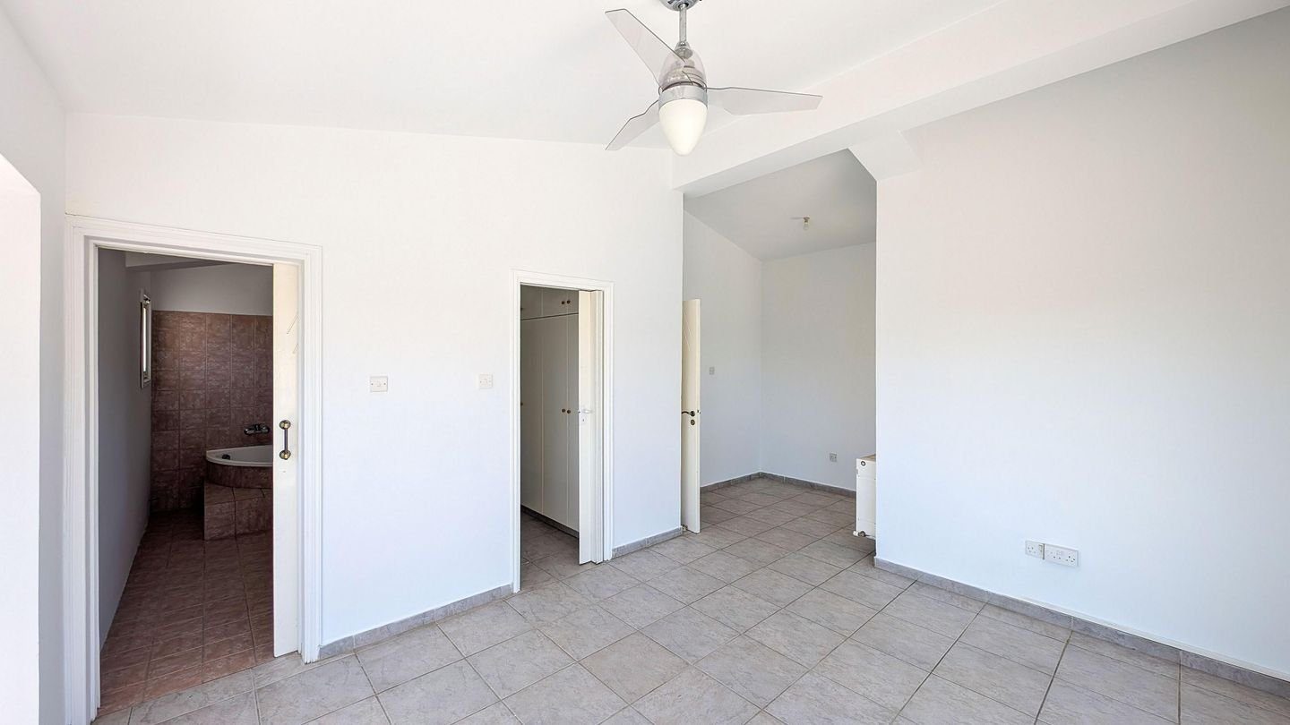 Three-bedroom detached house in Tseri, Nicosia photo 12
