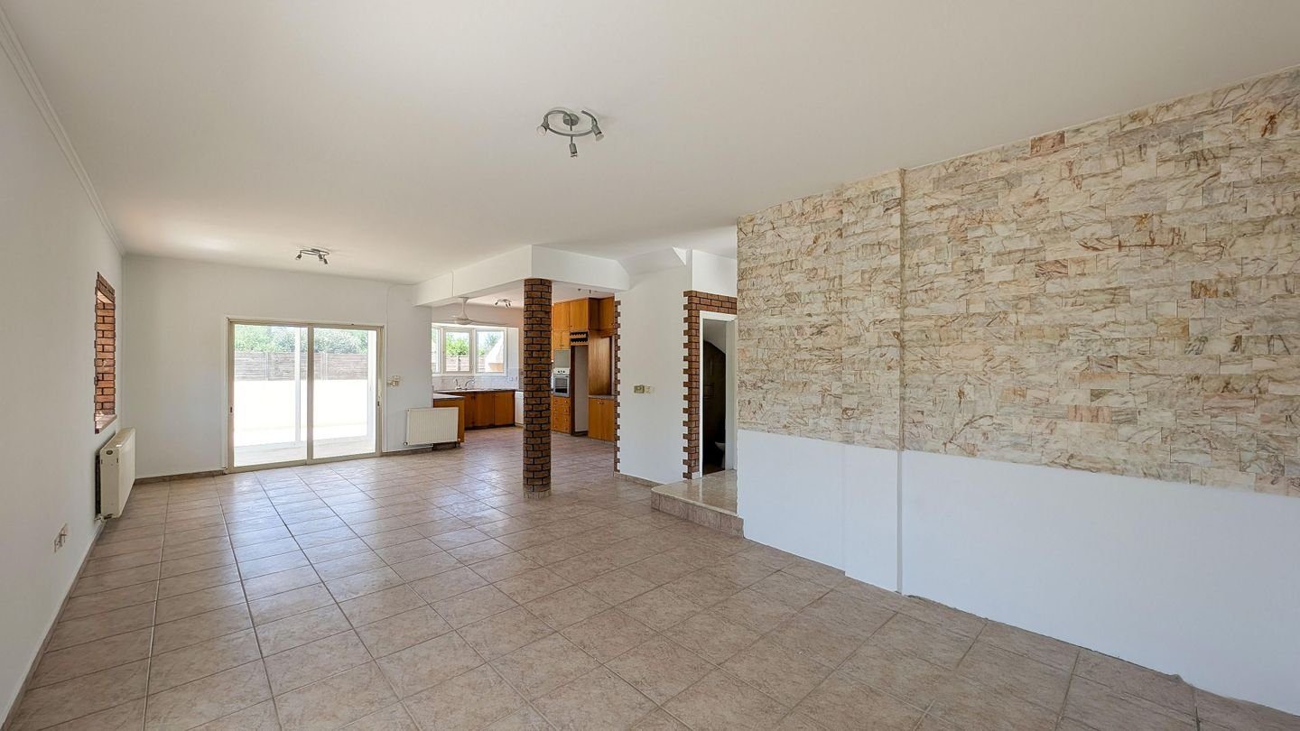 Three-bedroom detached house in Tseri, Nicosia photo 10
