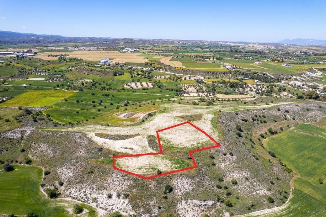 Shared residential field in Agia Varvara, Nicosia photo 1