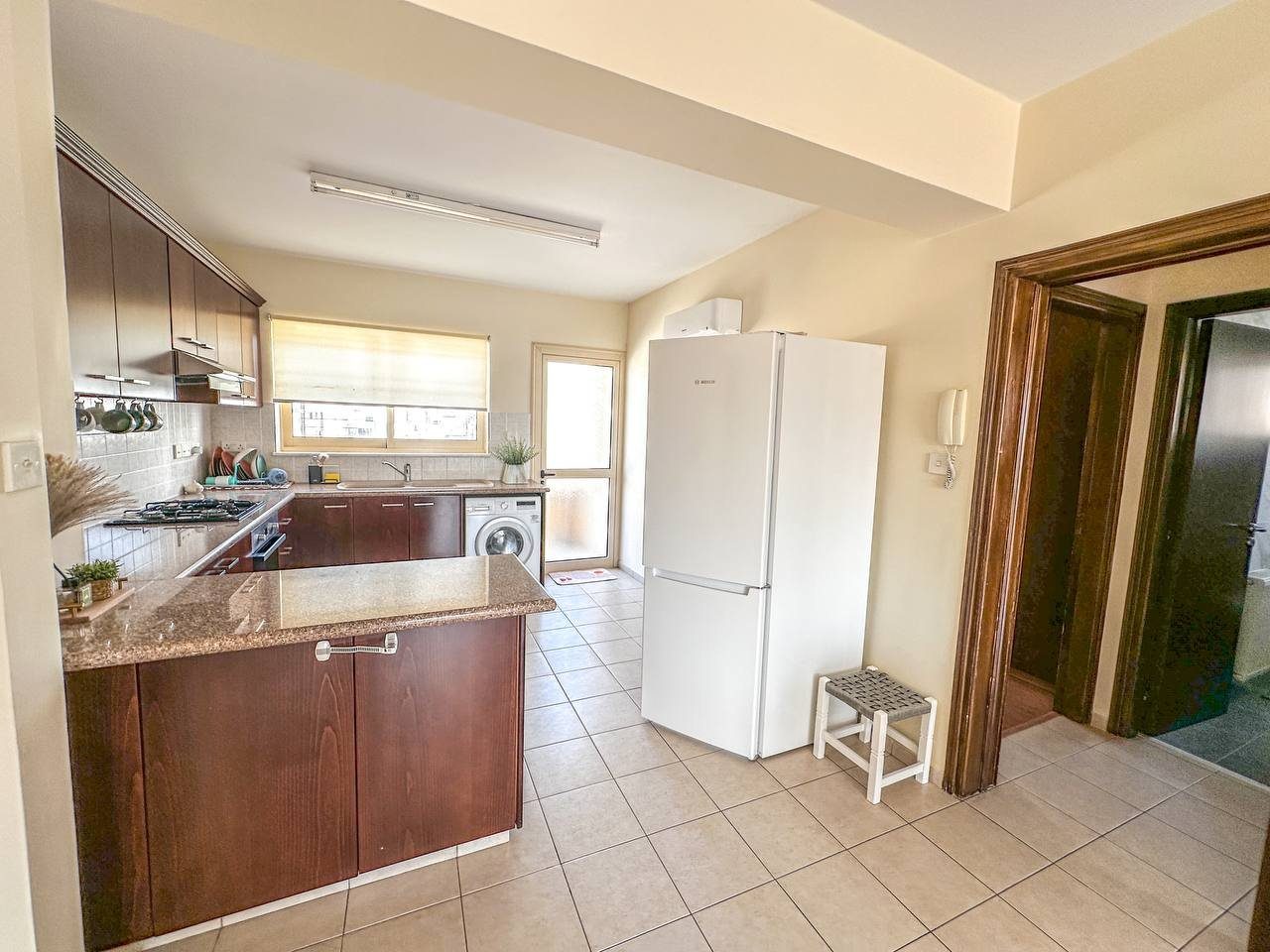 2 BR Apartment in Mesa Geitonia, Limassol — photo 2