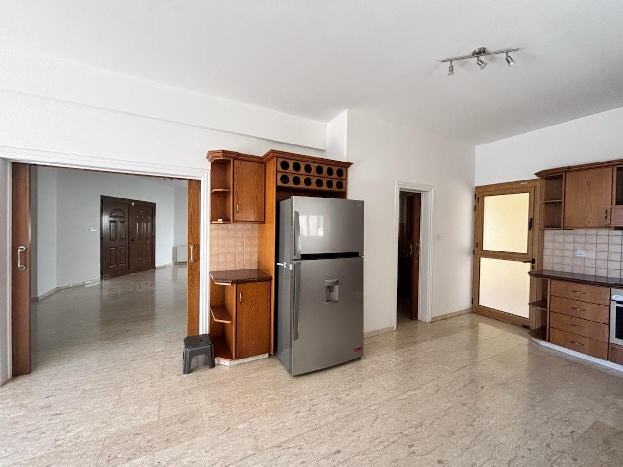 5 BR House in Agios Athanasios, Limassol photo 3