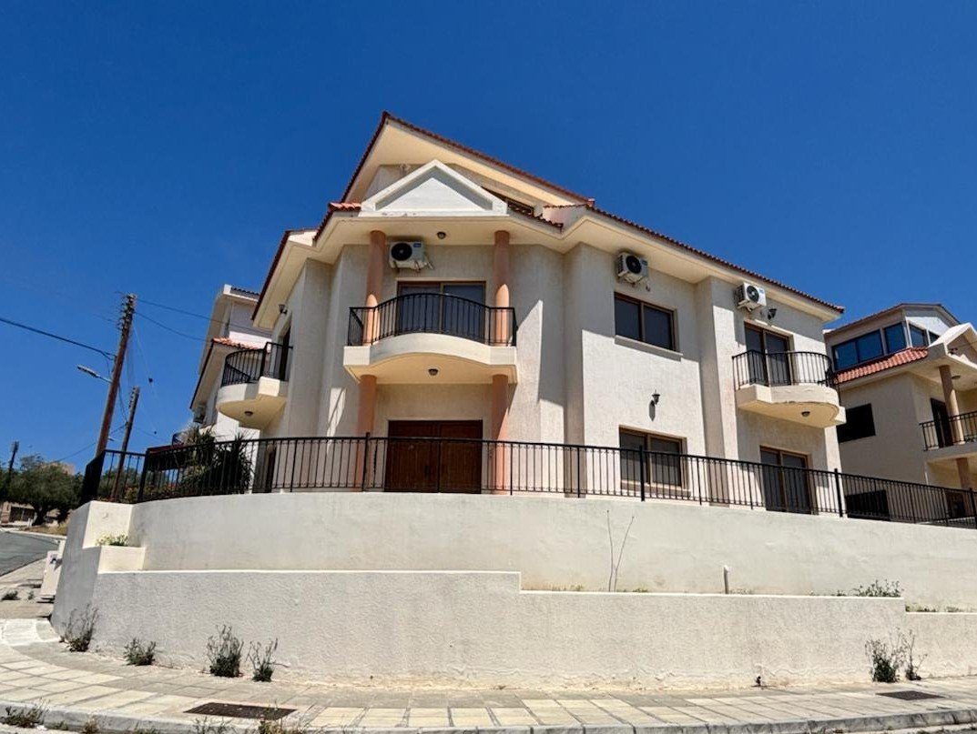5 BR House in Agios Athanasios, Limassol photo 1