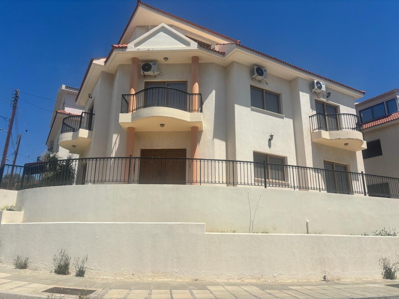 5 BR House in Agios Athanasios, Limassol photo 36