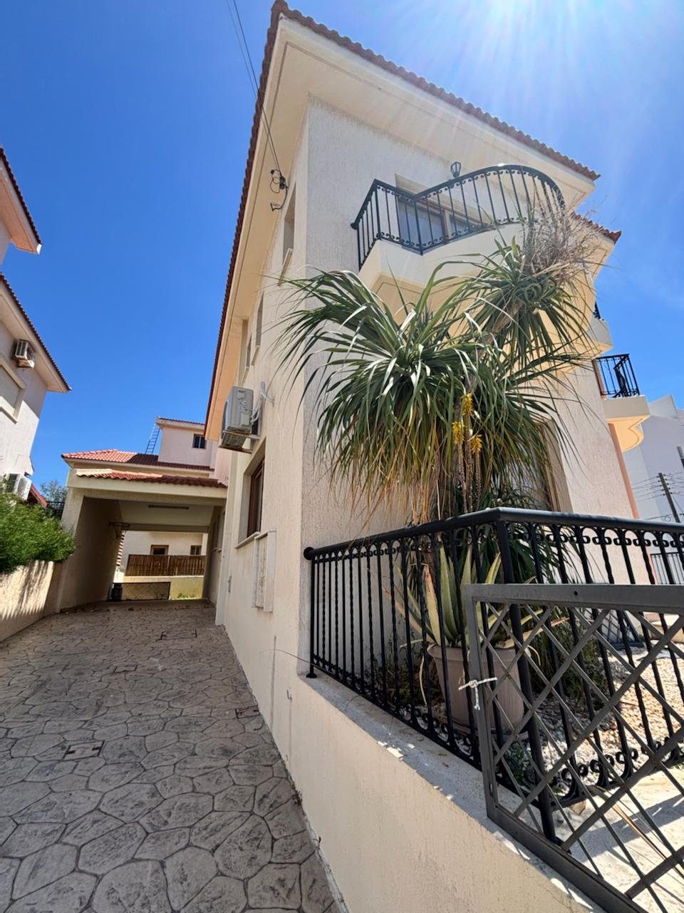 5 BR House in Agios Athanasios, Limassol photo 28