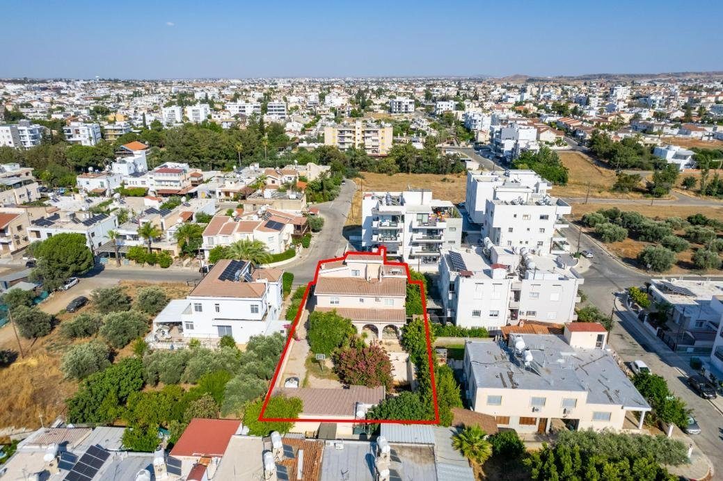 House with a pool in Lakatamia, Nicosia photo 2