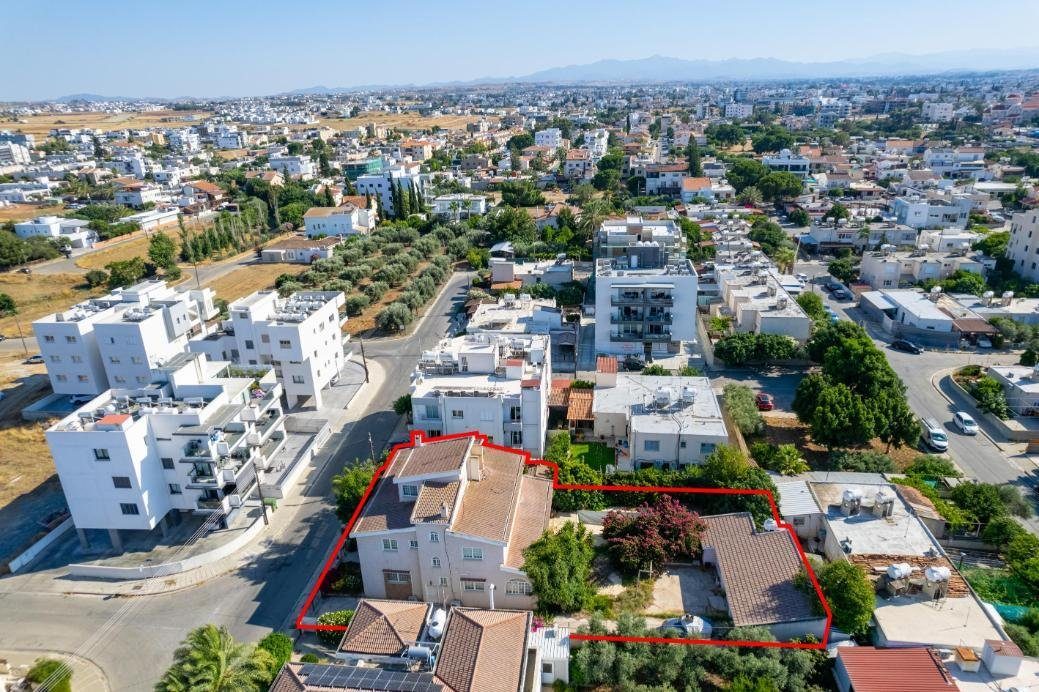 House with a pool in Lakatamia, Nicosia photo 4