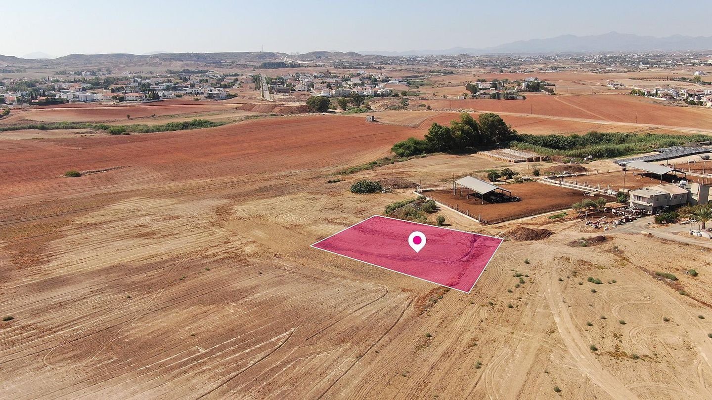 Share of Residential Field in Strovolos, Nicosia photo 1