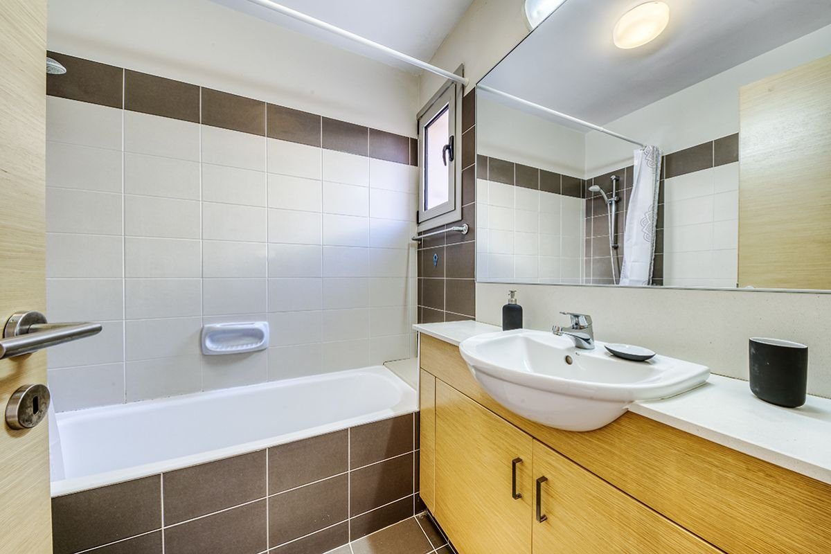 3 BR Townhouse in Agios Tychonas, Limassol photo 14