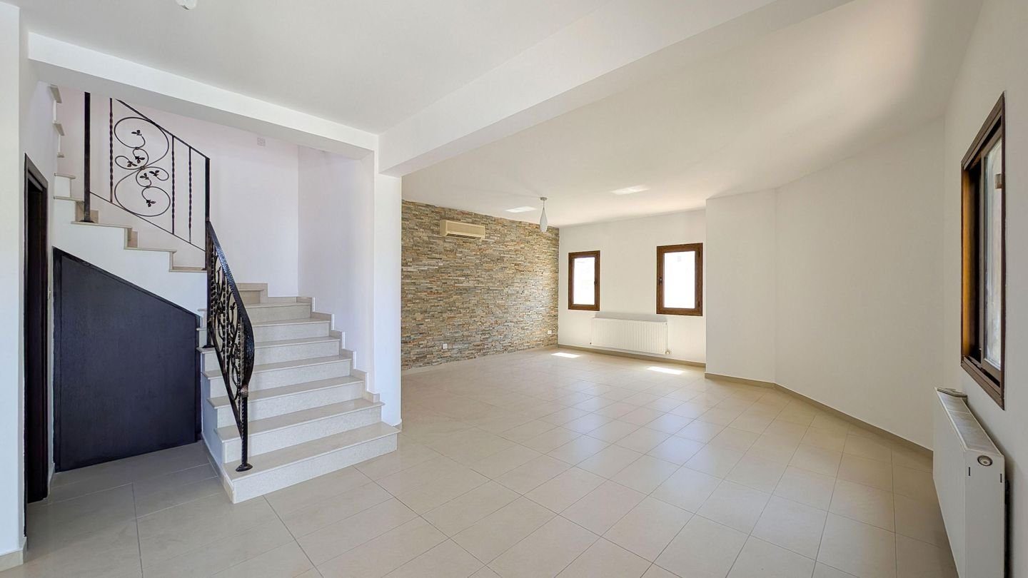 Four-Bedroom House in Aradippou, Larnaca photo 9