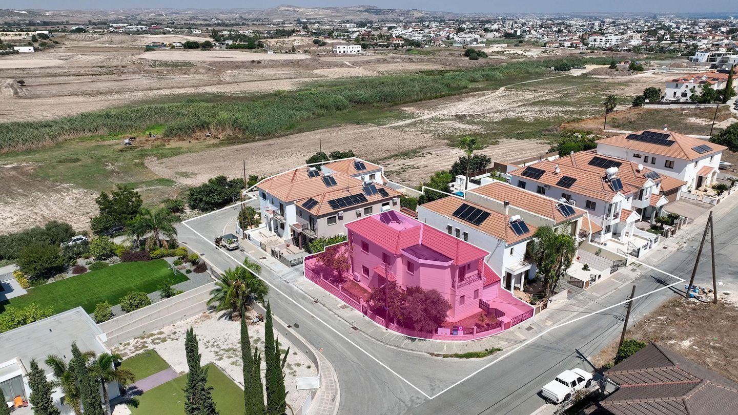 Four-Bedroom House in Aradippou, Larnaca photo 2