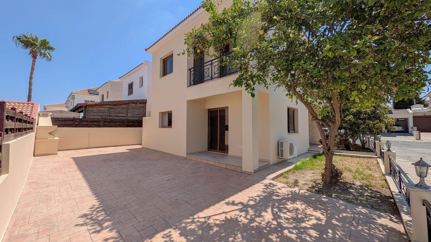 Four-Bedroom House in Aradippou, Larnaca photo 5
