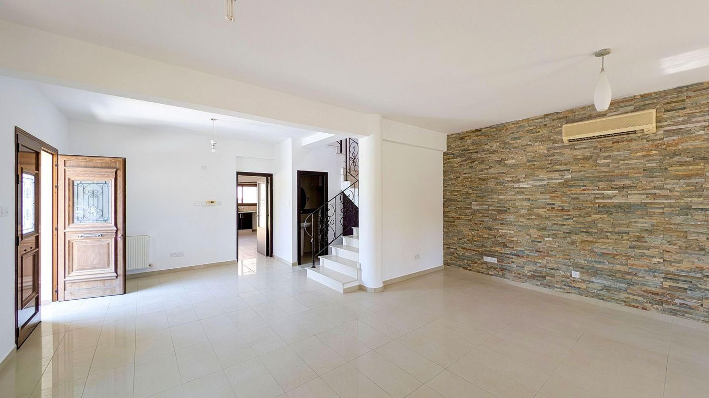 Four-Bedroom House in Aradippou, Larnaca photo 8