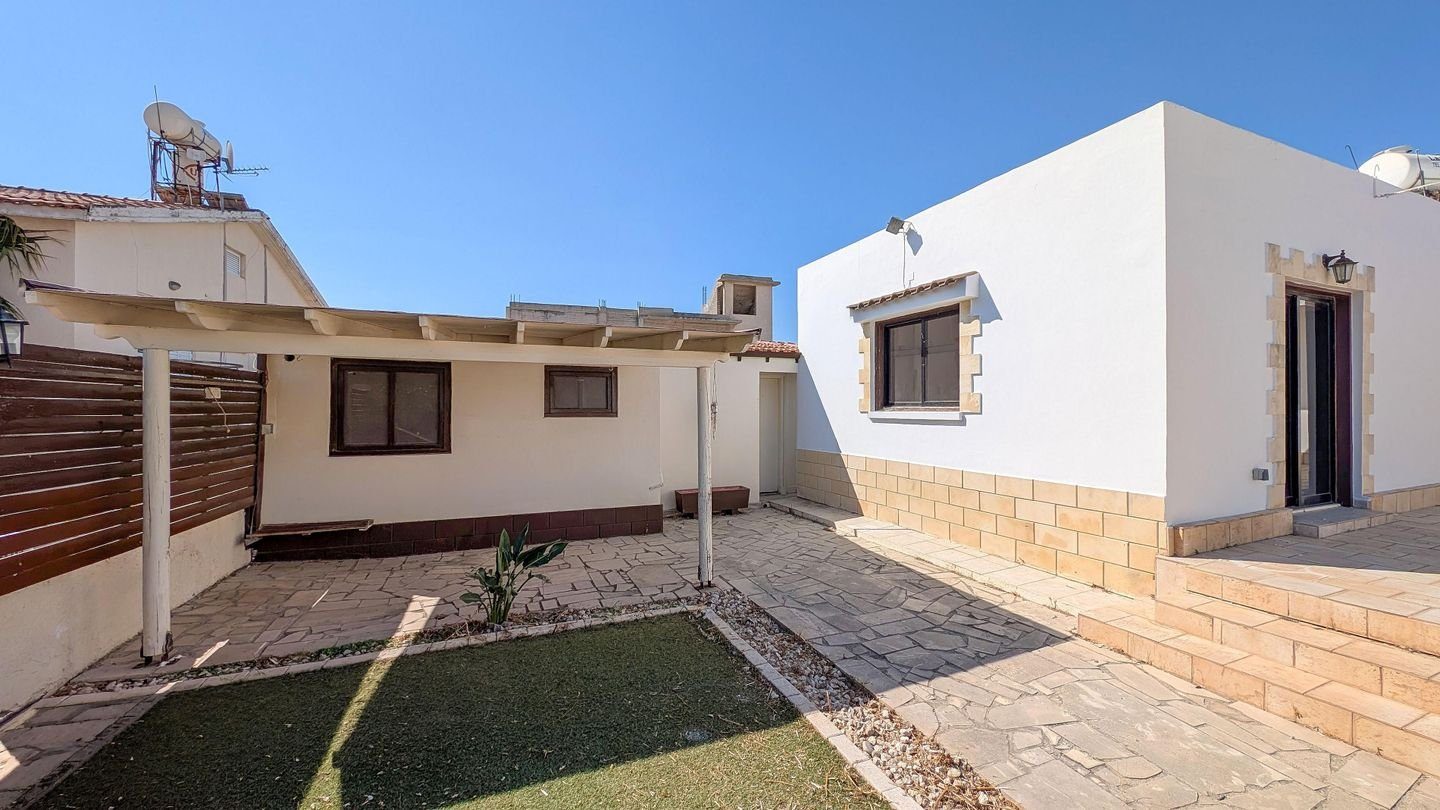 Three-Bedroom House in Agios Fanourios, Aradippou, Larnaca photo 9