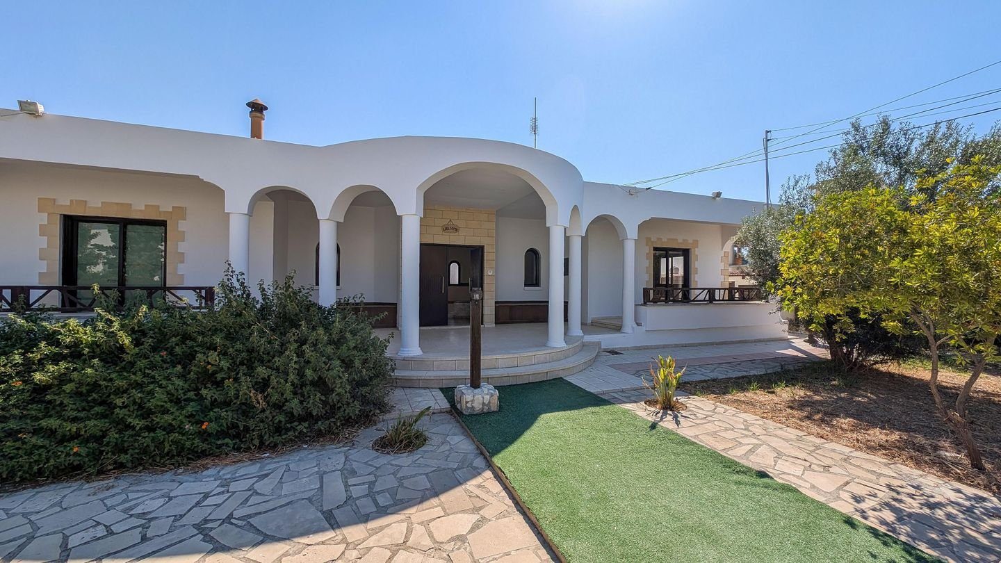 Three-Bedroom House in Agios Fanourios, Aradippou, Larnaca photo 5