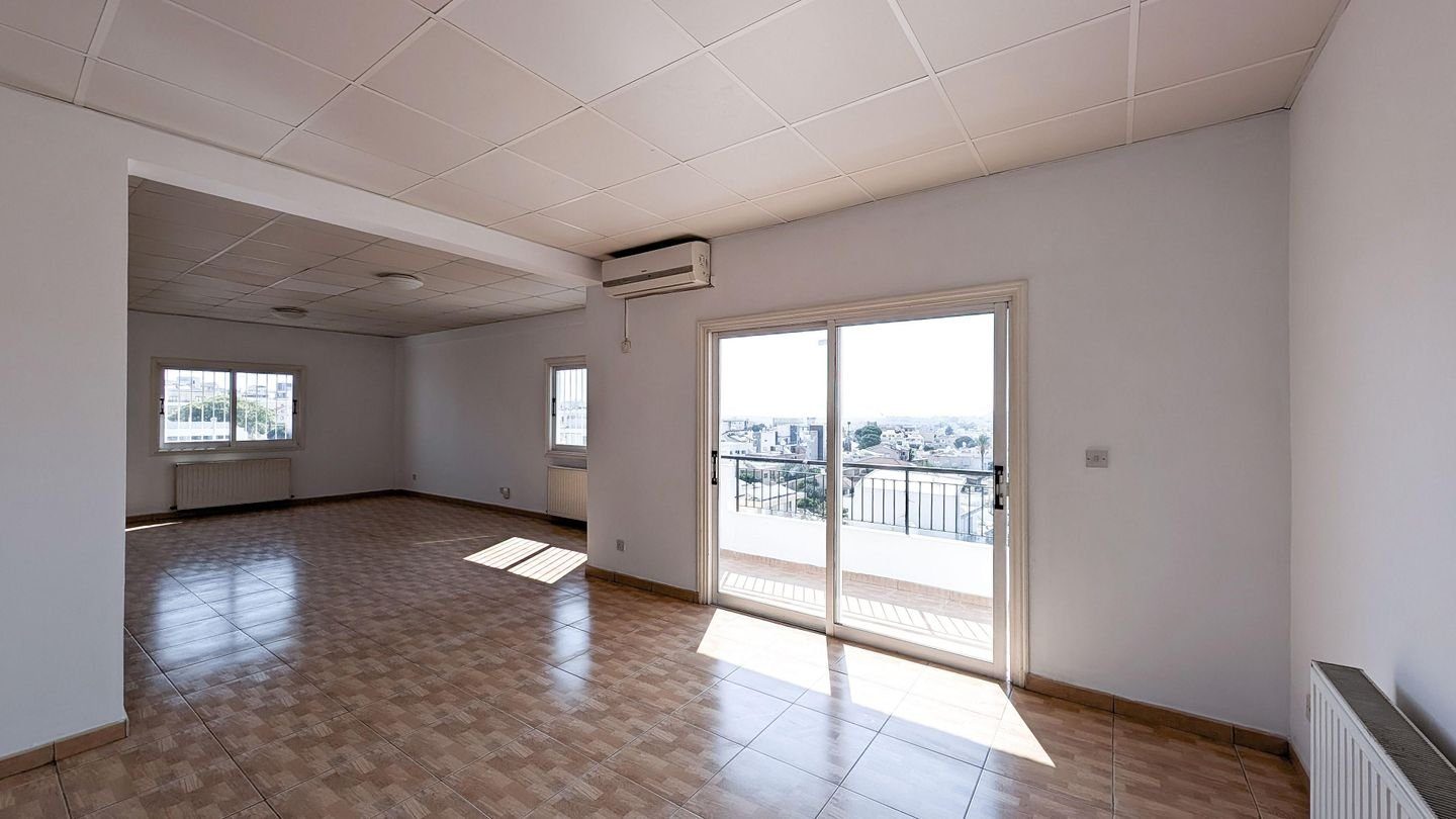 Top Floor Three-Bedroom apartment in Aglantzia, Nicosia photo 5