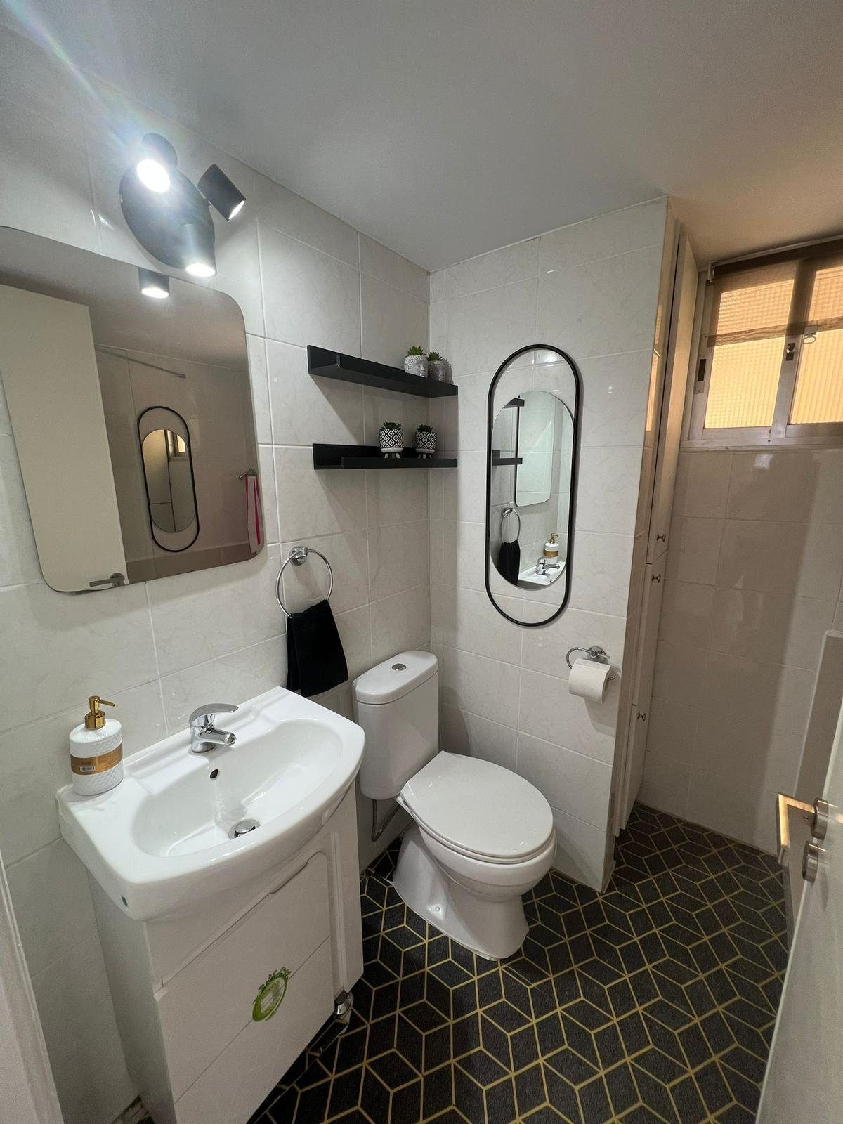 3 BR Apartment in Petrou Kai Pavlou, Limassol photo 4