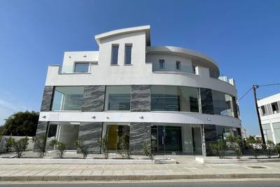 Budynek biurowy w Meneou, Larnaca, miniatura 1