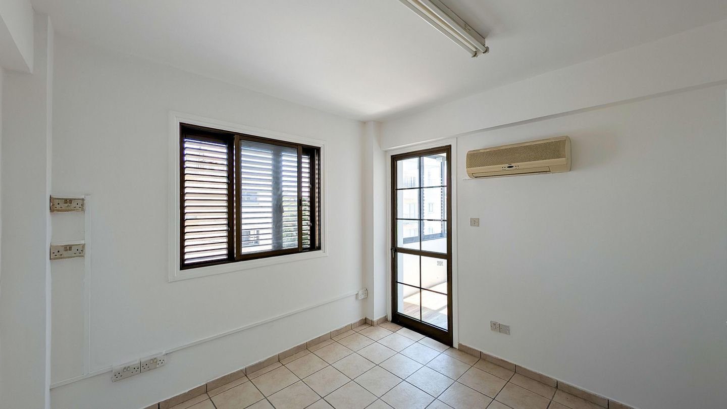 Three-Bedroom Apartment in Panagia, Nicosia photo 9
