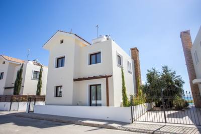 5 BR Villa in Agia Thekla, Famagusta thumbnail 3