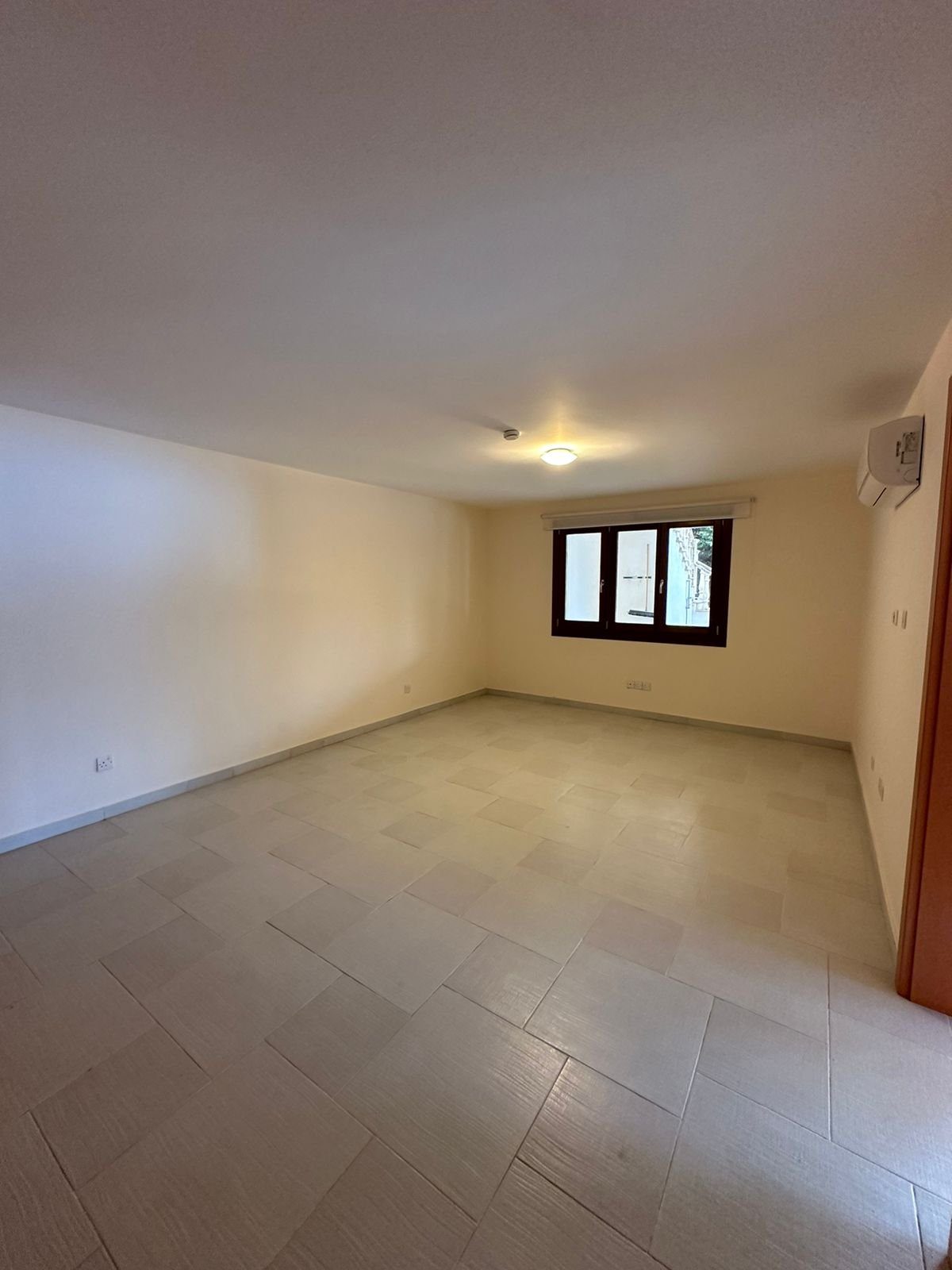 4 BR Villa in Mouttagiaka, Limassol photo 11