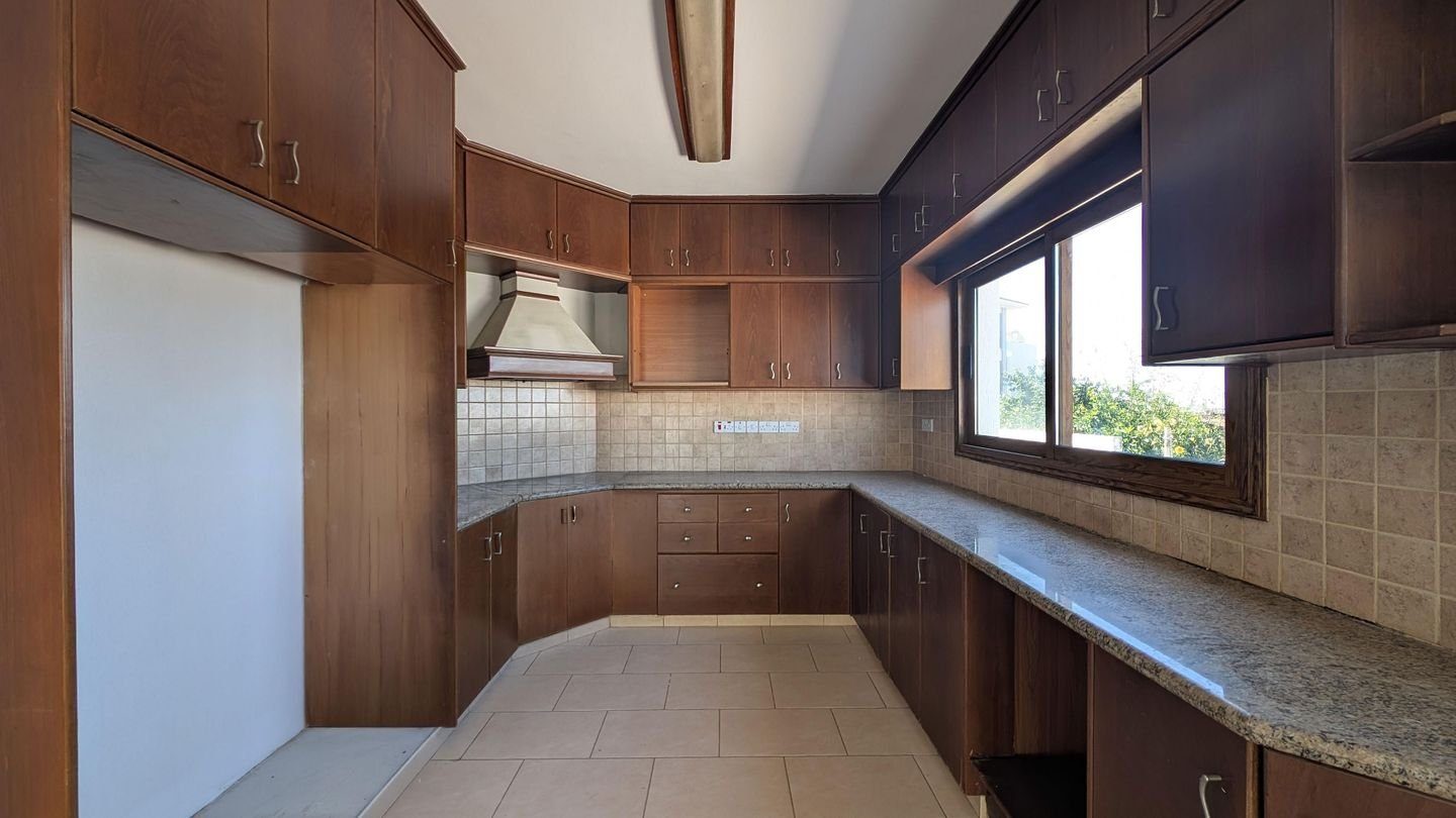 Ground-Floor House in Agios Athanasios, Limassol photo 9
