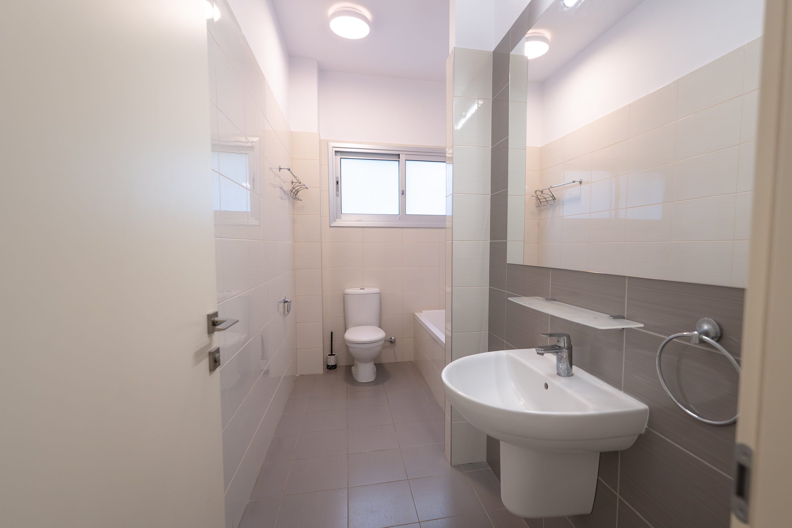 3 BR Ground Apartment in Agia Zoni, Limassol photo 16