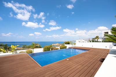 4 BR Beachfront Villa in Kissonerga, Paphos thumbnail 3