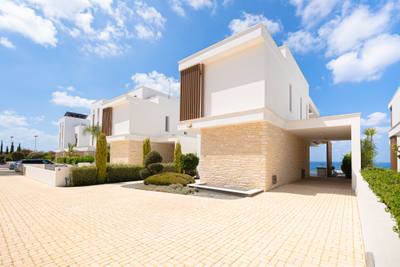 4 BR Beachfront Villa in Kissonerga, Paphos thumbnail 6