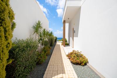 4 BR Beachfront Villa in Kissonerga, Paphos thumbnail 10