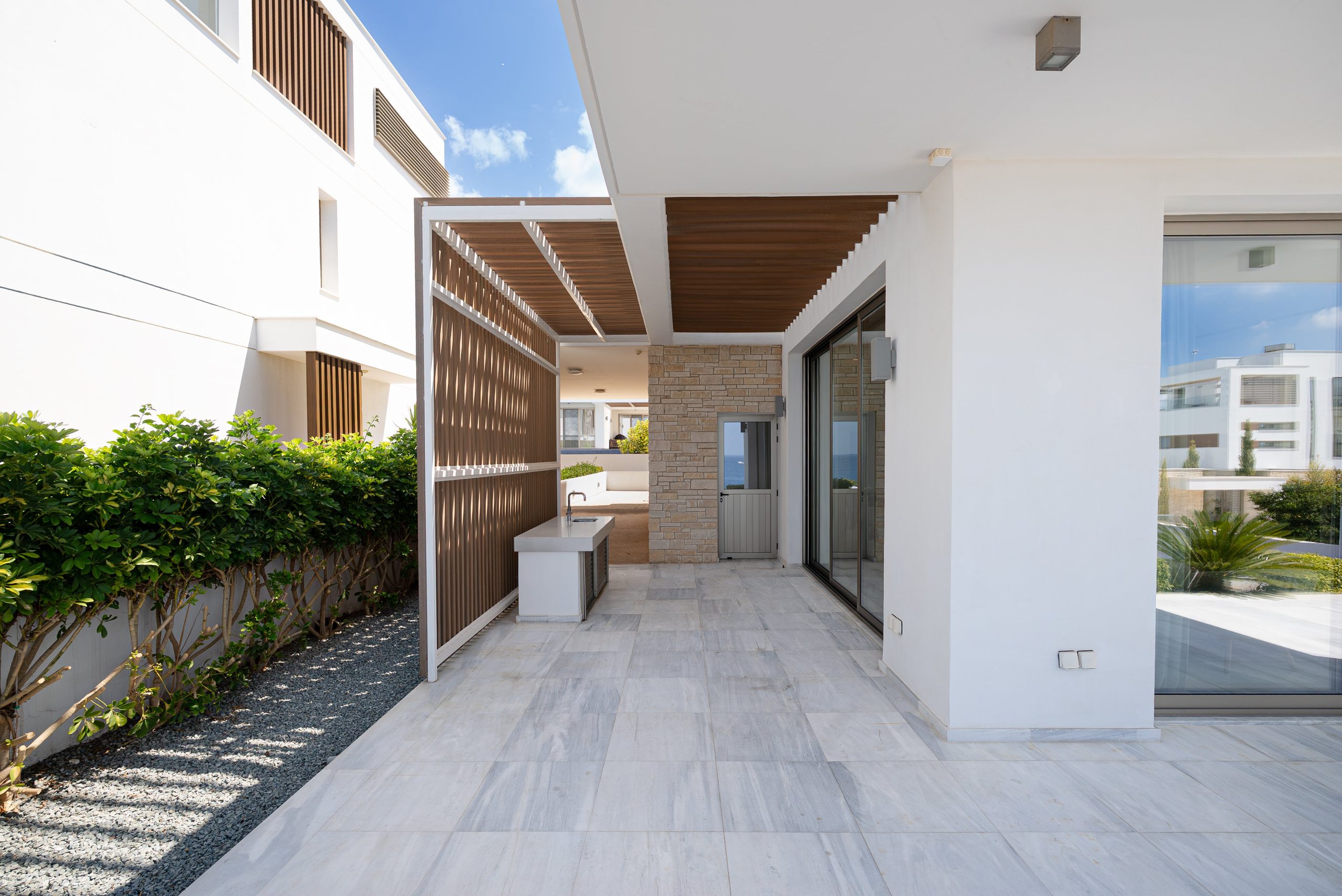 4 BR Beachfront Villa in Kissonerga, Paphos photo 7