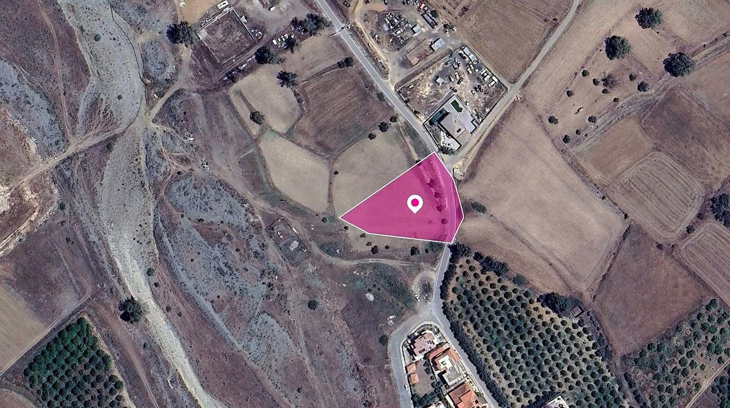 Residential field in Peristerona, Nicosia photo 2