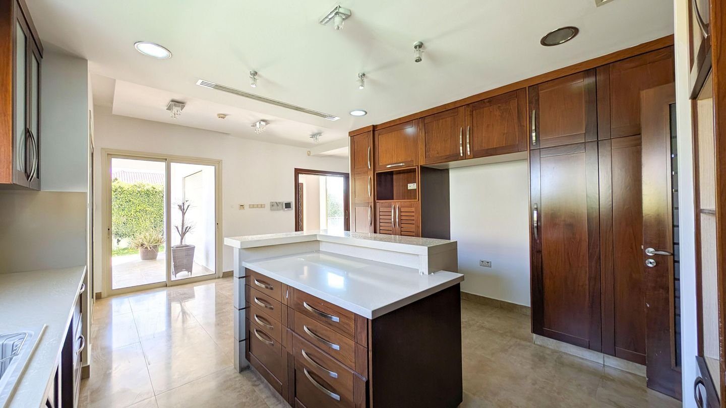 Elegant 4-Bedroom Home with Basement & Pool in Agios Athanasios, Limassol photo 39