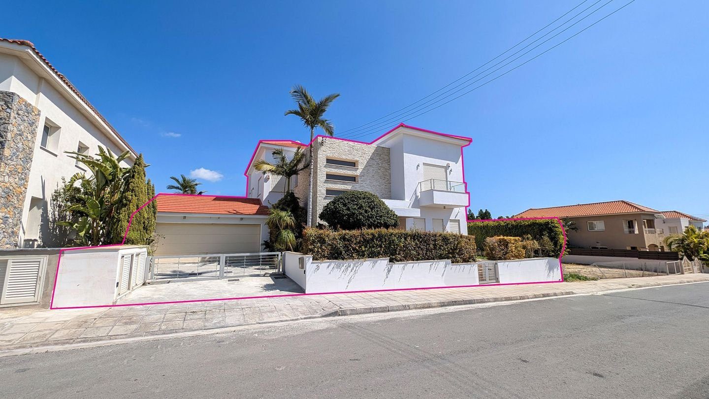 Elegant 4-Bedroom Home with Basement & Pool in Agios Athanasios, Limassol photo 6