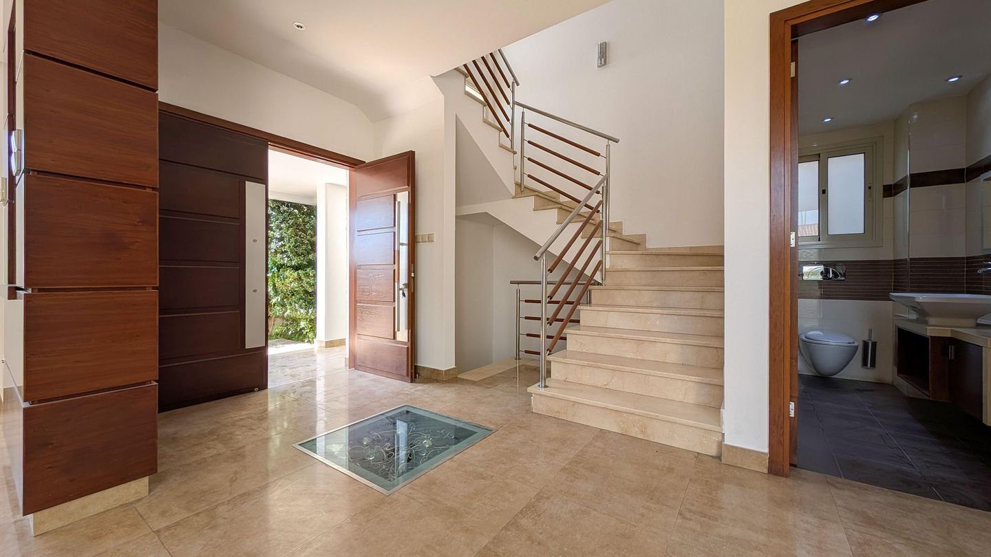 Elegant 4-Bedroom Home with Basement & Pool in Agios Athanasios, Limassol photo 14