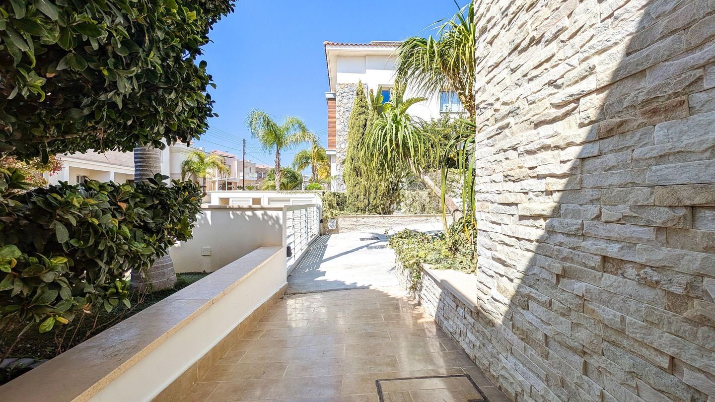 Elegant 4-Bedroom Home with Basement & Pool in Agios Athanasios, Limassol photo 60