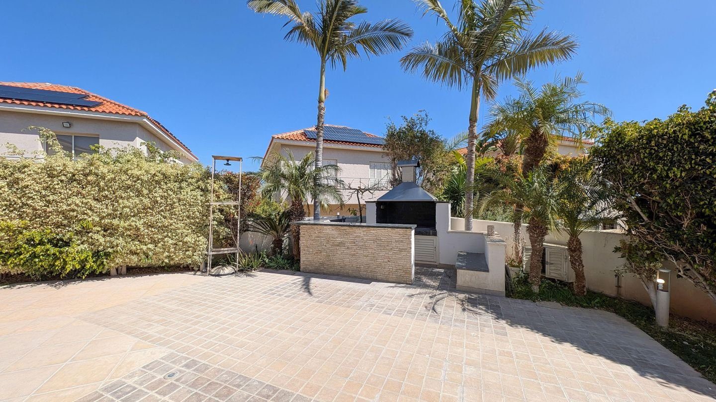 Elegant 4-Bedroom Home with Basement & Pool in Agios Athanasios, Limassol photo 59