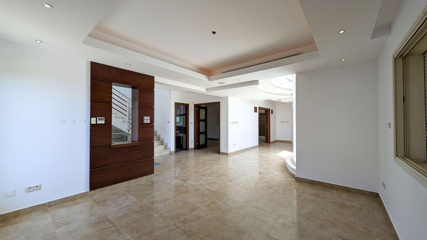 Elegant 4-Bedroom Home with Basement & Pool in Agios Athanasios, Limassol photo 13