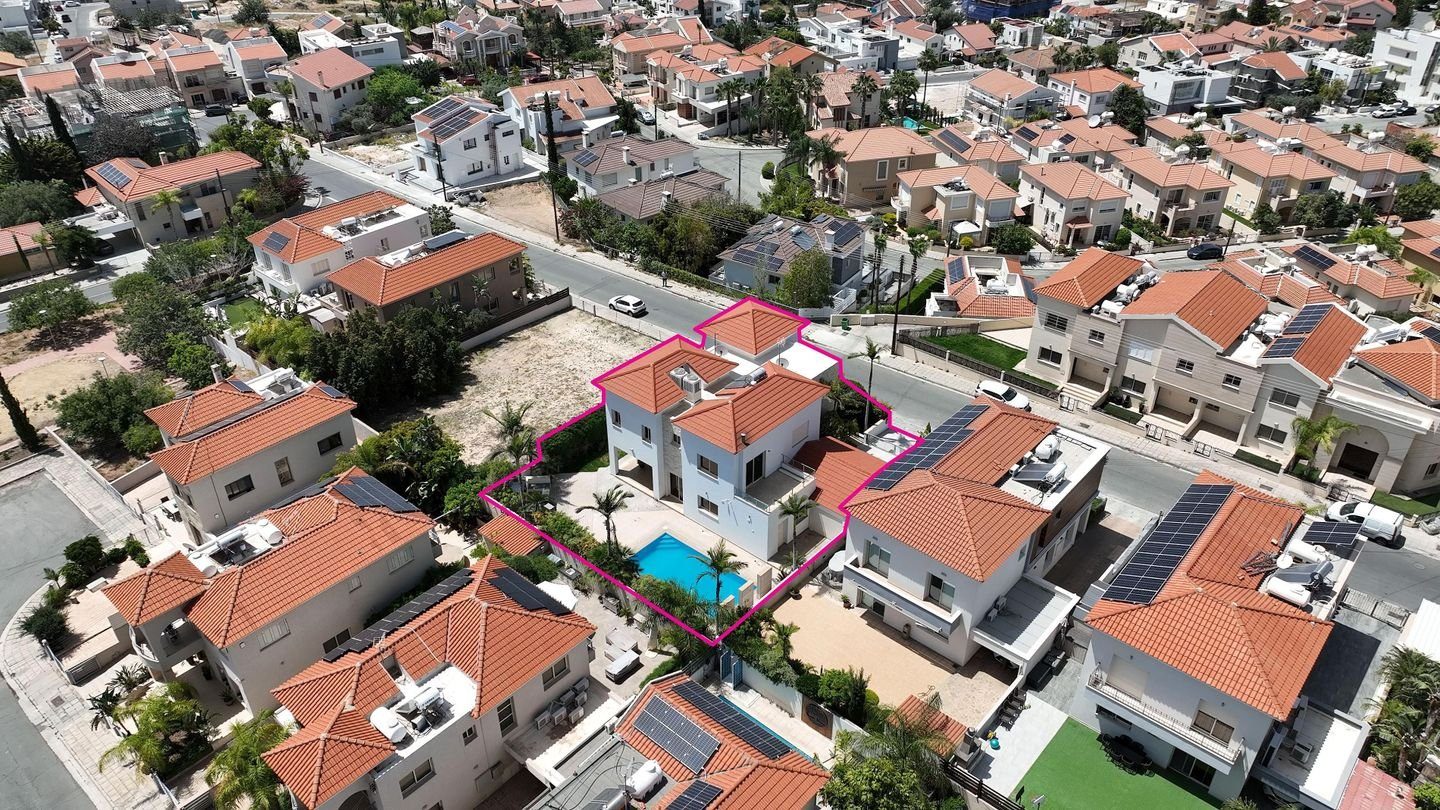 Elegant 4-Bedroom Home with Basement & Pool in Agios Athanasios, Limassol photo 8