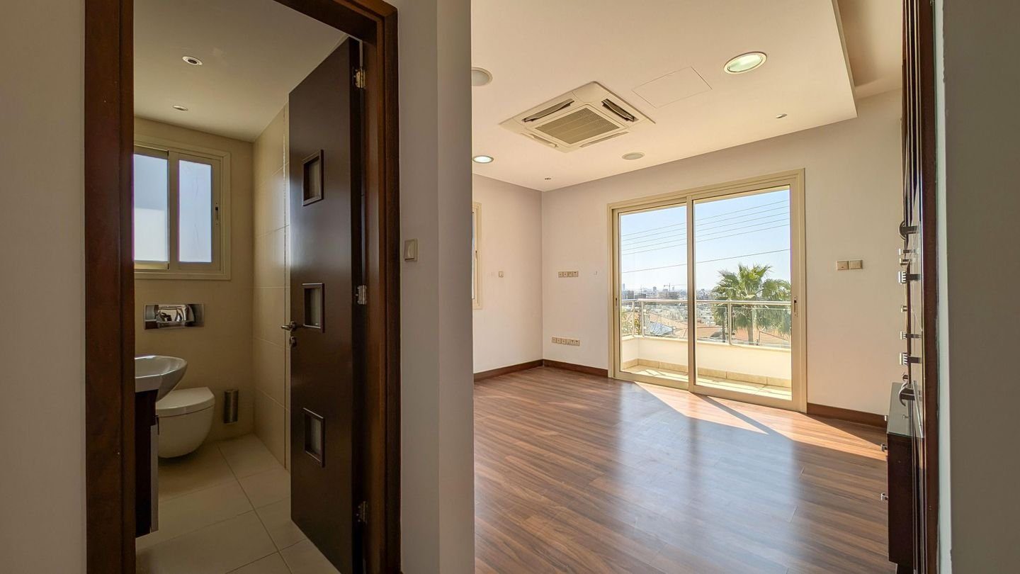 Elegant 4-Bedroom Home with Basement & Pool in Agios Athanasios, Limassol photo 25