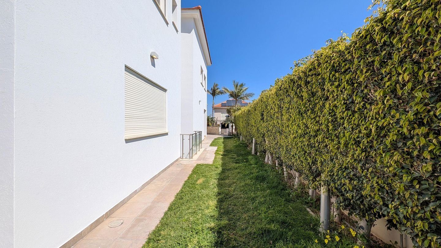 Elegant 4-Bedroom Home with Basement & Pool in Agios Athanasios, Limassol photo 61