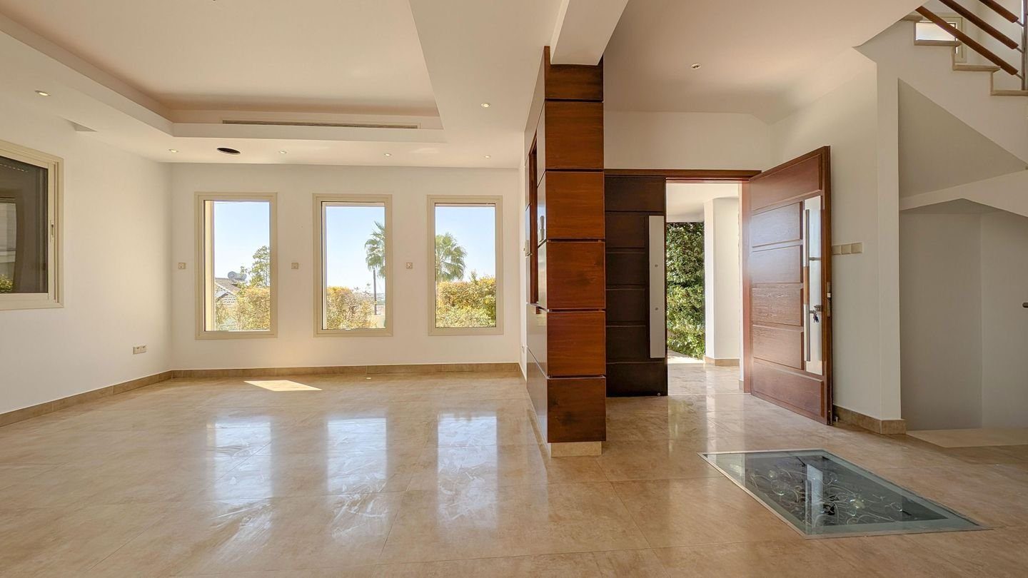 Elegant 4-Bedroom Home with Basement & Pool in Agios Athanasios, Limassol photo 10