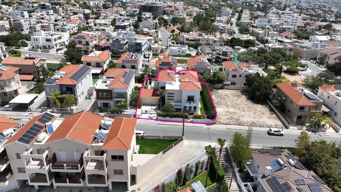 Elegant 4-Bedroom Home with Basement & Pool in Agios Athanasios, Limassol photo 4