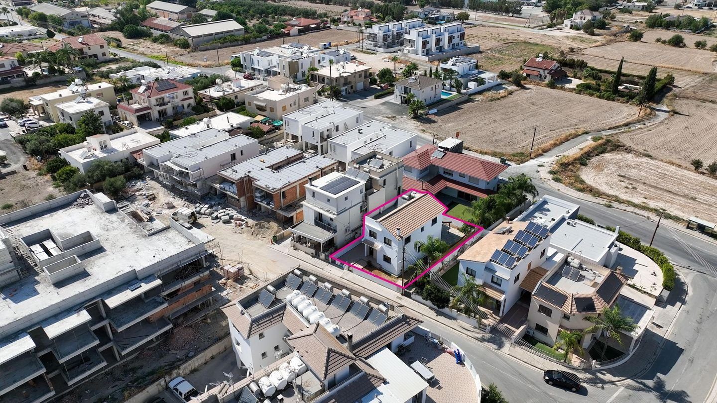 Three-Bedroom semi-detached house in Pera Chorio, Nicosia photo 5